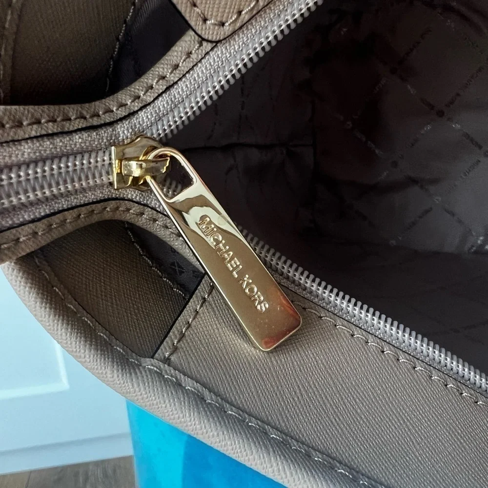 MICHAEL KORS Jet Set Tote NWT
